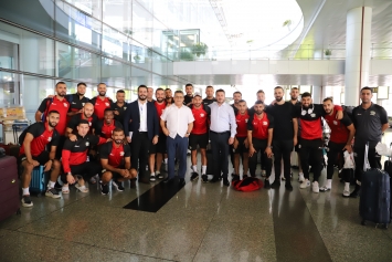 بعثة المنتخب الوطني تصل فيتنام.. وغياب أبو وردة والدباغ وشحادة