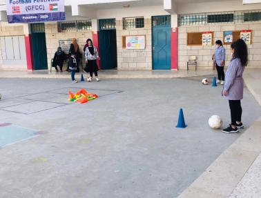 اتحاد كرة القدم يُنهي مهرجانات البراعم التي تقام في مدارس "الأونروا"