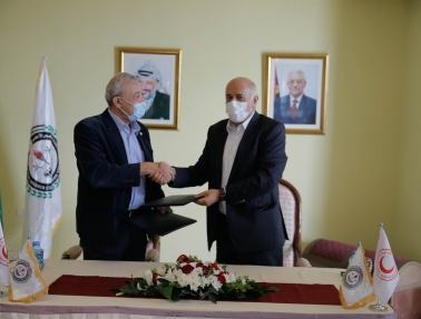 "الهلال الأحمر" والمجلس الأعلى للشباب والرياضة يوقعان اتفاقية تعاون