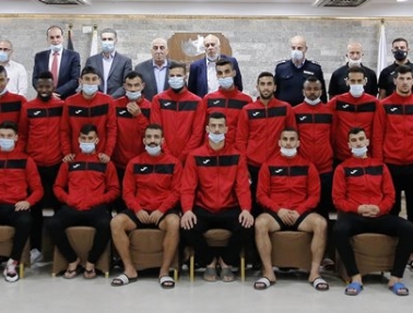 الرجوب يتفقد معسكر منتخبنا الوطني الأول لكرة القدم