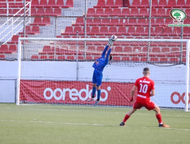 المكبر يتفوق بثلاثية على البيرة في المحترفين وينفرد بالصدارة