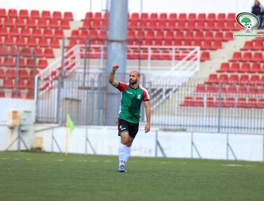 المكبر يتفوق بثلاثية على البيرة في المحترفين وينفرد بالصدارة