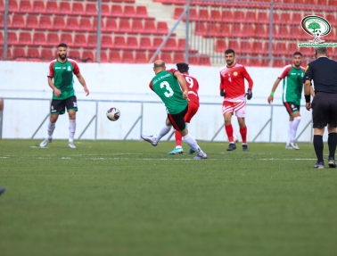 المكبر يتفوق بثلاثية على البيرة في المحترفين وينفرد بالصدارة