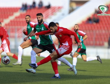 المكبر يتفوق بثلاثية على البيرة في المحترفين وينفرد بالصدارة