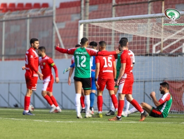 المكبر يتفوق بثلاثية على البيرة في المحترفين وينفرد بالصدارة