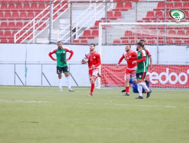 المكبر يتفوق بثلاثية على البيرة في المحترفين وينفرد بالصدارة