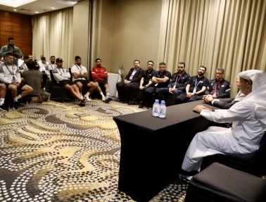 وزير الشباب والرياضة القطري يزور بعثة منتخبنا الوطني في الدوحة