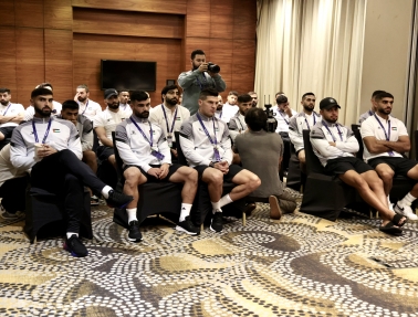 وزير الشباب والرياضة القطري يزور بعثة منتخبنا الوطني في الدوحة