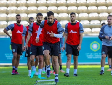 بحضور رئيس جنوب أفريقيا.."فدائي المحليين" يشارك في مباراة ودية في ذكرى تحرر "مانديلا" &nbsp;