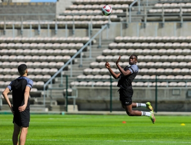 بحضور رئيس جنوب أفريقيا.."فدائي المحليين" يشارك في مباراة ودية في ذكرى تحرر "مانديلا" &nbsp;