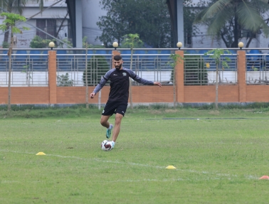 المنتخب الوطني يخوض مرانه الأول في بنغلاديش