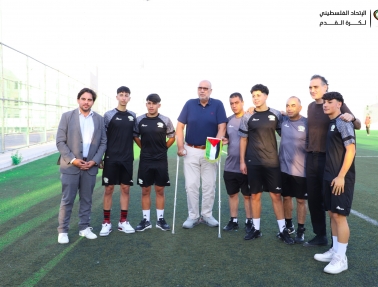 السفير التشيلي لدى الأردن يزور معسكر فدائي الناشئين