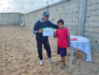 اتحاد الكرة يختتم مبادرة تدريب الأطفال النازحين في مواصي خان يونس&nbsp;