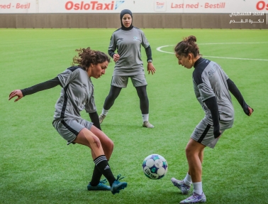 منتخب السيدات يصل أوسلو لإجراء مباراة ودية تضامنية مع فريق فاليرينا