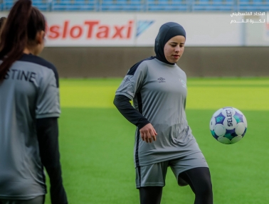 منتخب السيدات يصل أوسلو لإجراء مباراة ودية تضامنية مع فريق فاليرينا