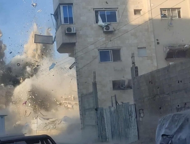 طائرات الاحتلال تدمر نادي الجزيرة الرياضي  في غزة 