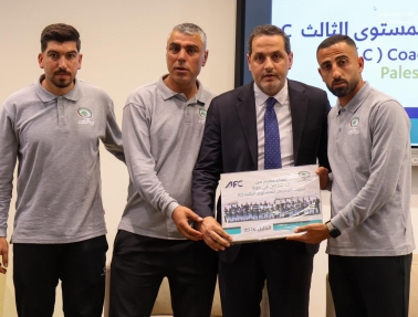 اتحاد الكرة يختتم دورة المستوى الثالث للمدربين في الخليل