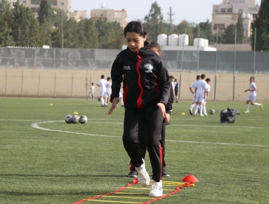 تواصل تدريبات مركز واعدات دورا تحت 12 عاماً 