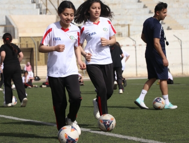 تواصل تدريبات مركز واعدات دورا تحت 12 عاماً 