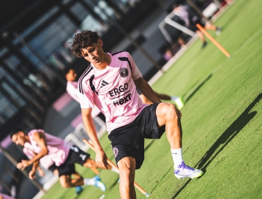 الفدائي محمد جمهور يبدأ تدريباته مع الفريق الأول في إنتر ميامي إلى جانب ميسي 