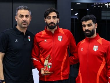 الجهاز الفني والإداري للمنتخب الوطني يكرّم اللاعبين أبطال الدوريات مع أنديتهم