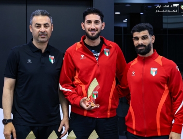 الجهاز الفني والإداري للمنتخب الوطني يكرّم اللاعبين أبطال الدوريات مع أنديتهم