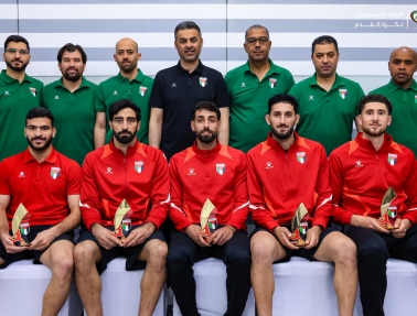 الجهاز الفني والإداري للمنتخب الوطني يكرّم اللاعبين أبطال الدوريات مع أنديتهم