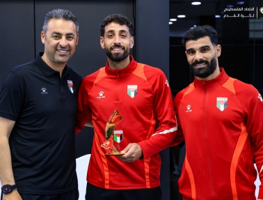 الجهاز الفني والإداري للمنتخب الوطني يكرّم اللاعبين أبطال الدوريات مع أنديتهم