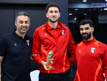 الجهاز الفني والإداري للمنتخب الوطني يكرّم اللاعبين أبطال الدوريات مع أنديتهم