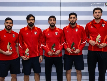 الجهاز الفني والإداري للمنتخب الوطني يكرّم اللاعبين أبطال الدوريات مع أنديتهم
