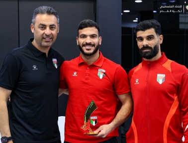 الجهاز الفني والإداري للمنتخب الوطني يكرّم اللاعبين أبطال الدوريات مع أنديتهم