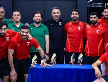 الجهاز الفني والإداري للمنتخب الوطني يكرّم اللاعبين أبطال الدوريات مع أنديتهم