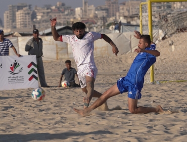 فوزان لغزة الرياضي واتحاد الشجاعية في افتتاح البطولة السابعة لكرة القدم الشاطئية&nbsp;