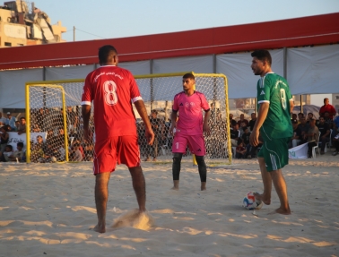 فوزان لغزة الرياضي واتحاد الشجاعية في افتتاح البطولة السابعة لكرة القدم الشاطئية&nbsp;