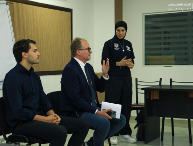افتتاح دورة تدريب كرة القدم للفتيات لفئة البراعم في مدينة الأمل الشبابية