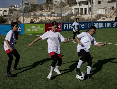 بدء تشغيل ملعبين جديدين في مراح رباح وقوصين ضمن مبادرة FIFA Arena