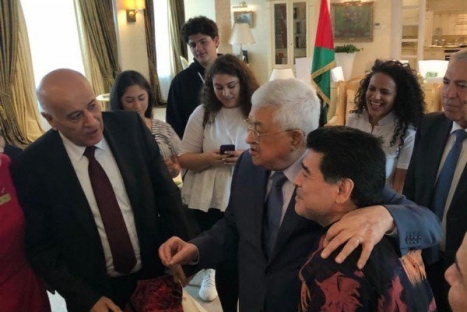 سيادة الرئيس عباس واللواء الرجوب ينعيان مارادونا