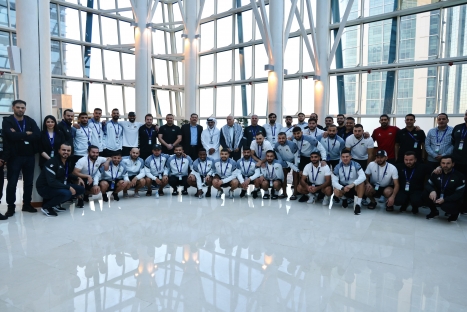 وزير الشباب والرياضة القطري يزور بعثة منتخبنا الوطني في الدوحة