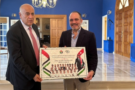 الفريق الرجوب يقدم التهنئة للأمير علي بن الحسين بمناسبة الإنجاز الأردني في كأس آسيا