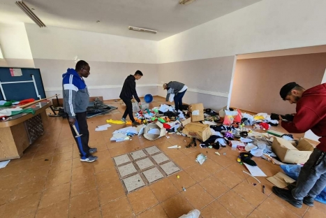 (صور)- استشهد 3 من لاعبيه واعتقل آخر.. قوات الاحتلال تحطم محتويات مقر نادي مركز شباب طولكرم