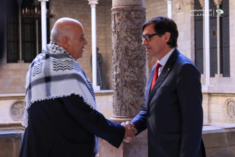 رئيس إقليم كتالونيا يستقبل وفدًا من بعثة المنتخب الوطني برئاسة الفريق الرجوب