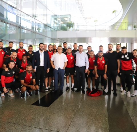 بعثة المنتخب الوطني تصل فيتنام.. وغياب أبو وردة والدباغ وشحادة