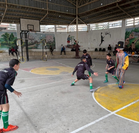 اتحاد الكرة ينظم يوما ترفيهيا لأطفال مركز براعم العنقاء 