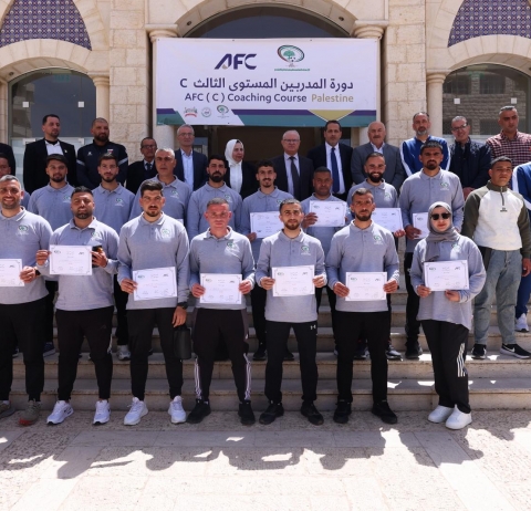 اتحاد الكرة يختتم دورة المستوى الثالث للمدربين في الخليل