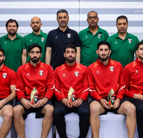 الجهاز الفني والإداري للمنتخب الوطني يكرّم اللاعبين أبطال الدوريات مع أنديتهم