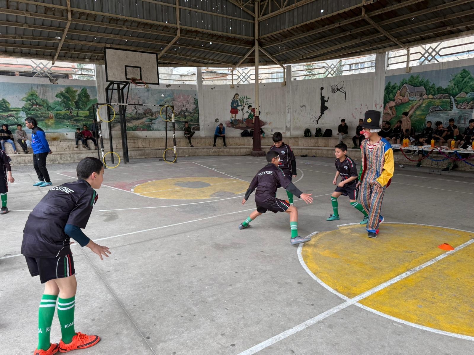 اتحاد الكرة ينظم يوما ترفيهيا لأطفال مركز براعم العنقاء 