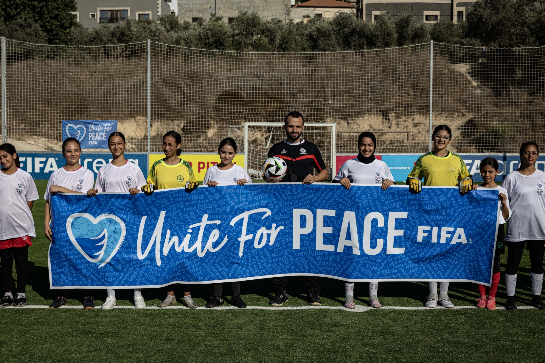 بدء تشغيل ملعبين جديدين في مراح رباح وقوصين ضمن مبادرة FIFA Arena