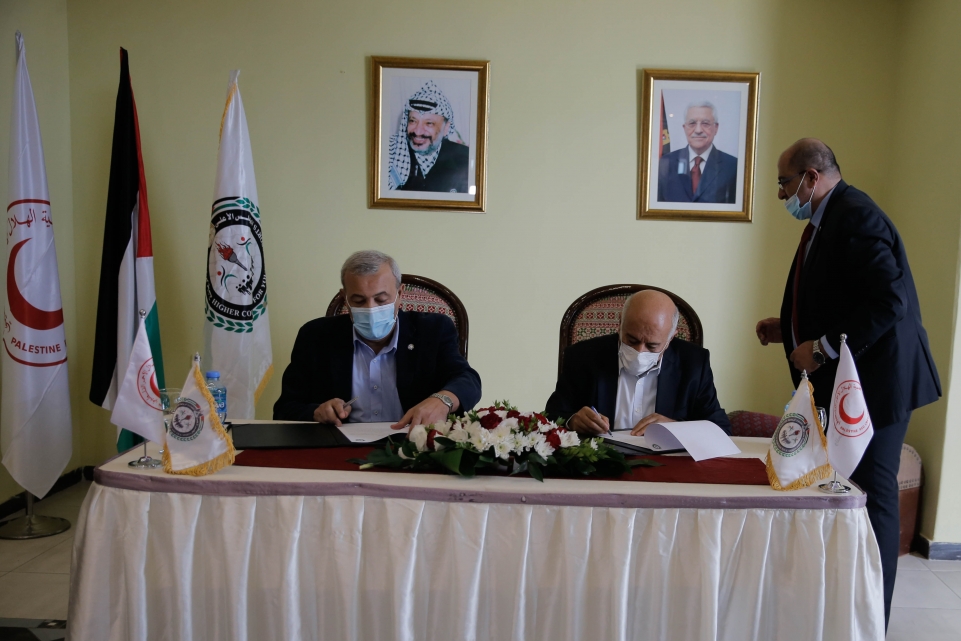 "الهلال الأحمر" والمجلس الأعلى للشباب والرياضة يوقعان اتفاقية تعاون