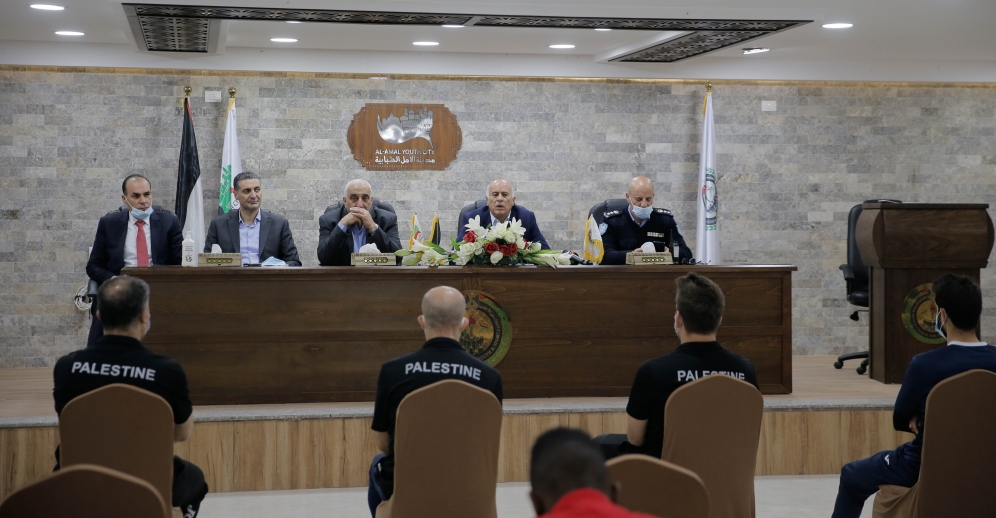 الرجوب يتفقد معسكر منتخبنا الوطني الأول لكرة القدم