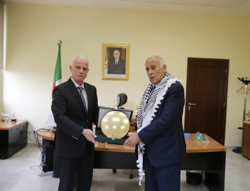 الرجوب يلتقي رئيس الاتحاد الجزائري لكرة القدم